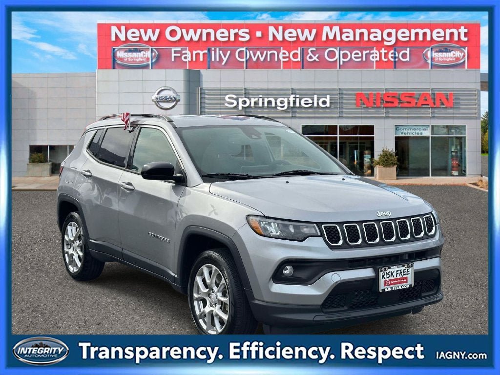 Used 2023 Jeep Compass Latitude AWD/4WD image 1