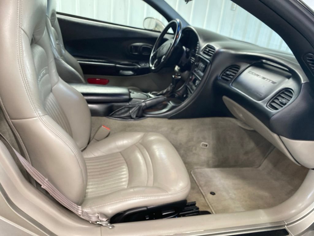 Used 2000 Chevrolet Corvette Convertible w/ Performance Handling Pkg RWD image 5