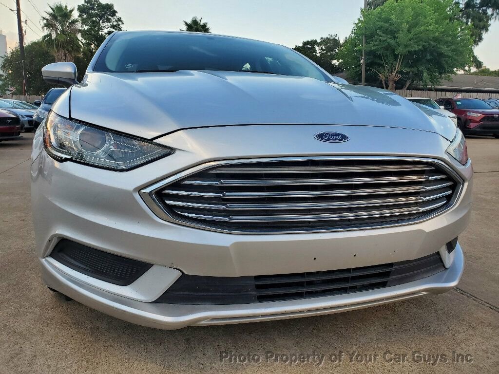 Used 2017 Ford Fusion SE image 6
