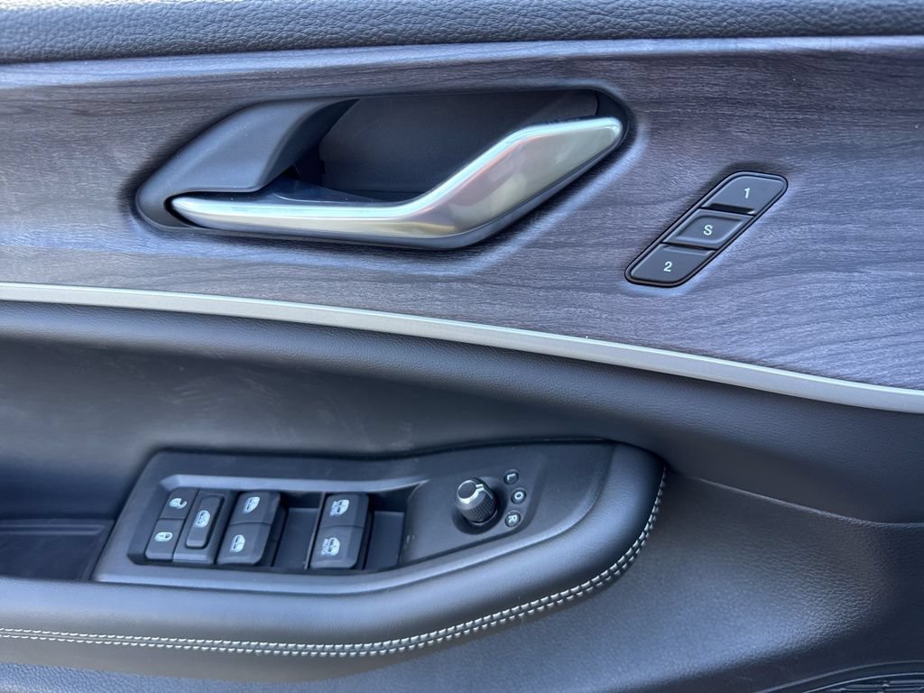 New 2025 Jeep Grand Cherokee Limited w/ MOPAR Finishing Package AWD/4WD image 8
