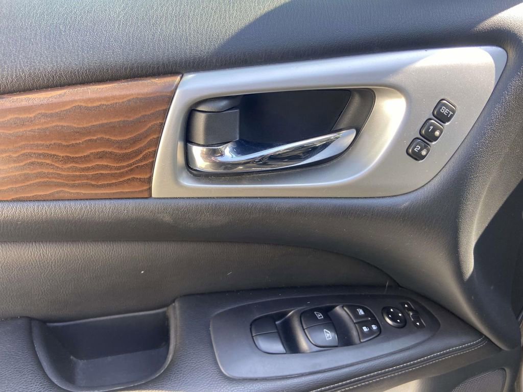 Used 2018 Nissan Pathfinder Platinum w/ Cargo Package FWD image 16