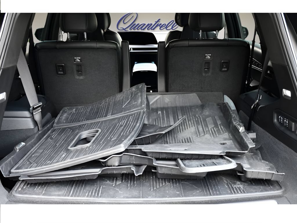 Used 2026 Cadillac Vistiq Platinum w/ LPO, Floor Liner Package AWD/4WD image 24