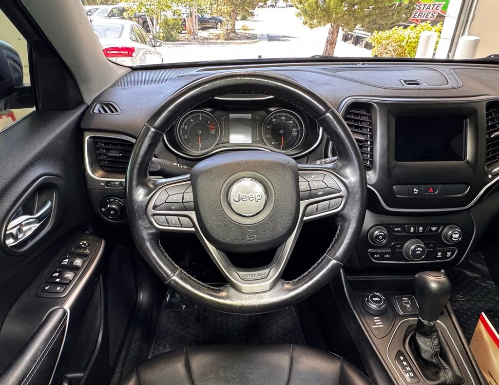 Used 2020 Jeep Cherokee Latitude Plus w/ Cold Weather Group AWD/4WD image 17
