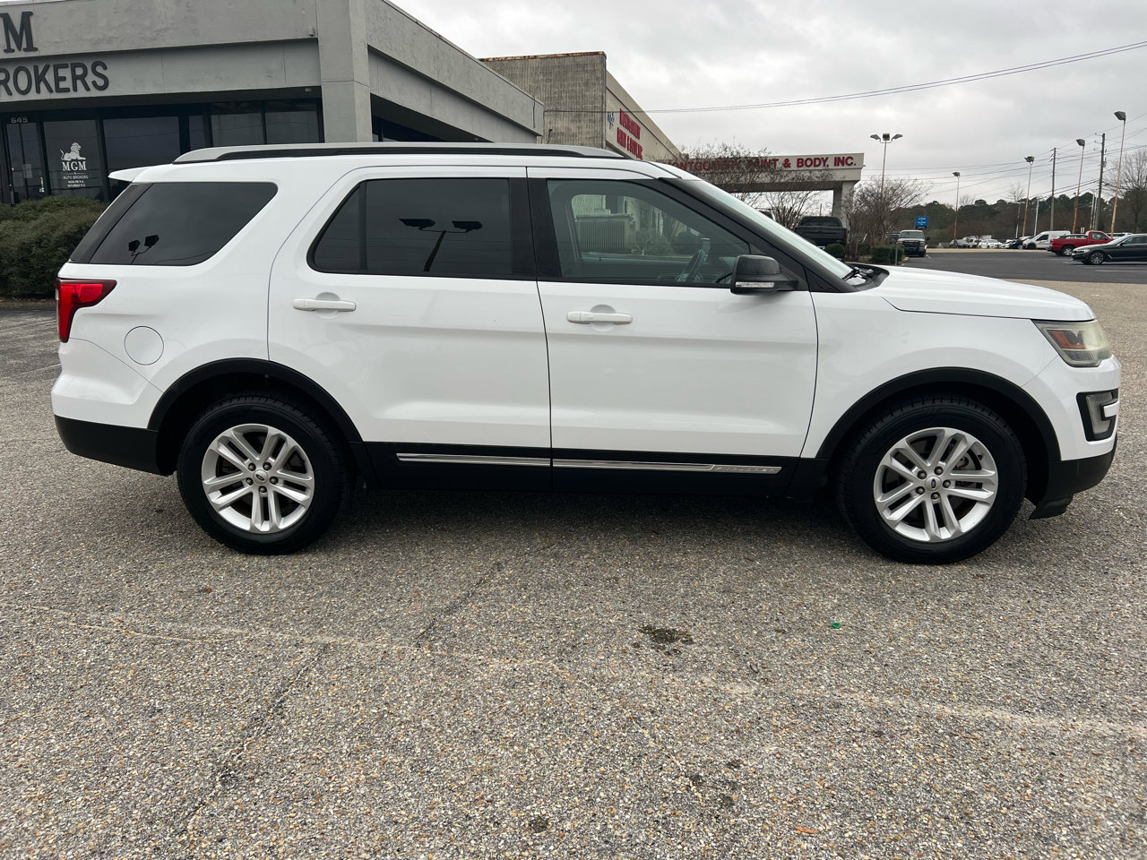 Used 2016 Ford Explorer XLT w/ Equipment Group 202A image 22