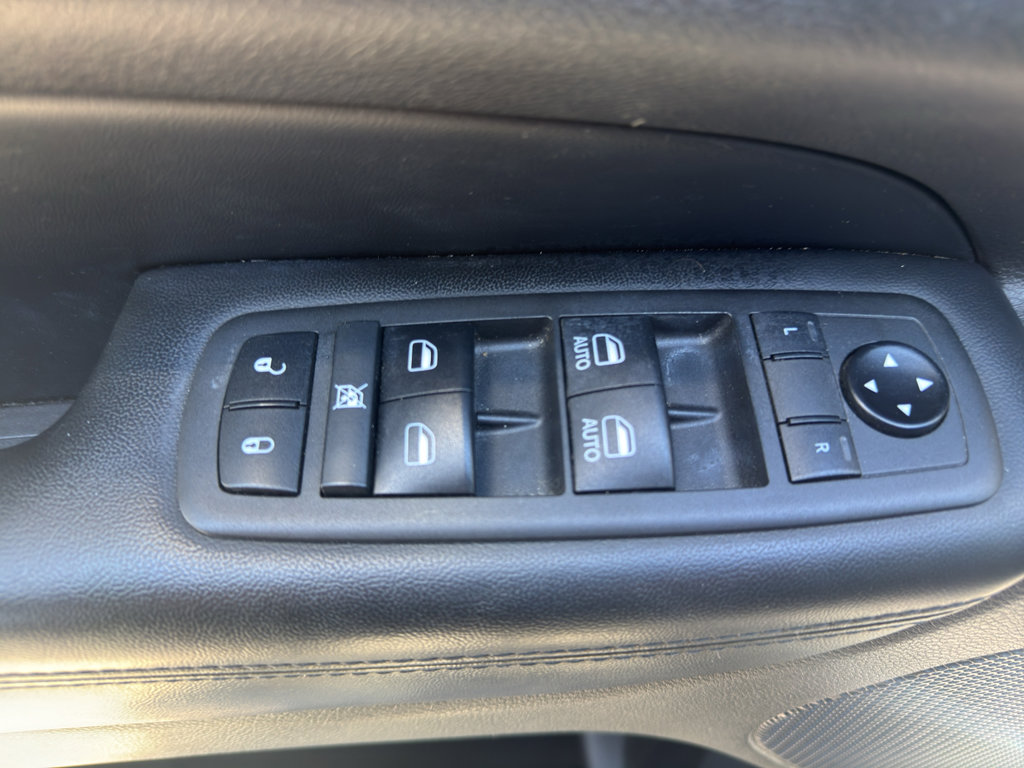 Used 2019 Jeep Grand Cherokee Laredo w/ Laredo X Package AWD/4WD image 22