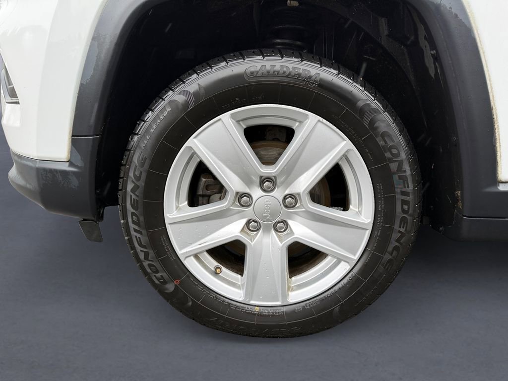 Used 2022 Jeep Compass Latitude image 9