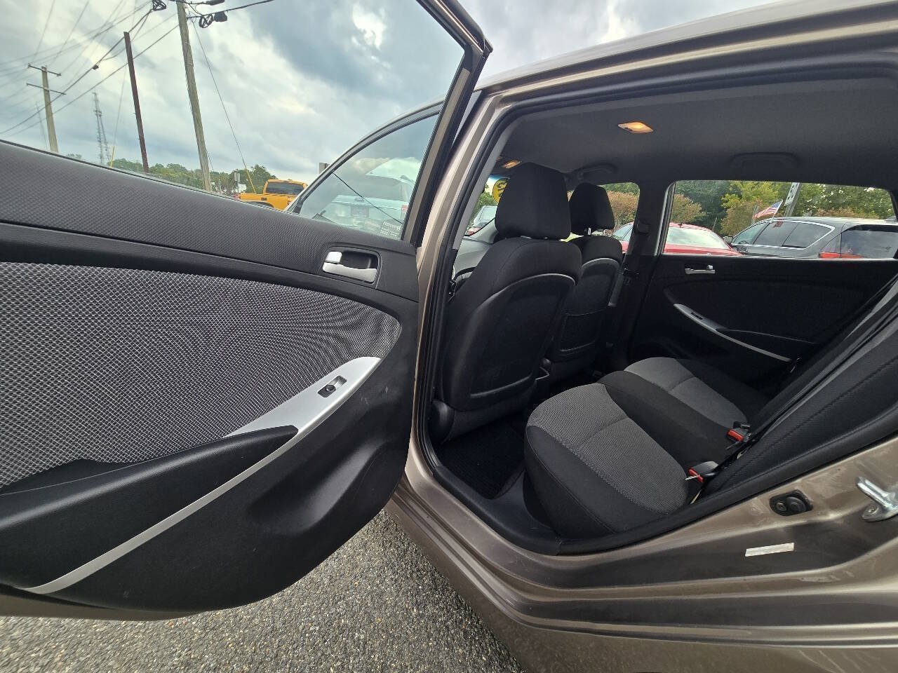 Used 2013 Hyundai Accent GS FWD image 22