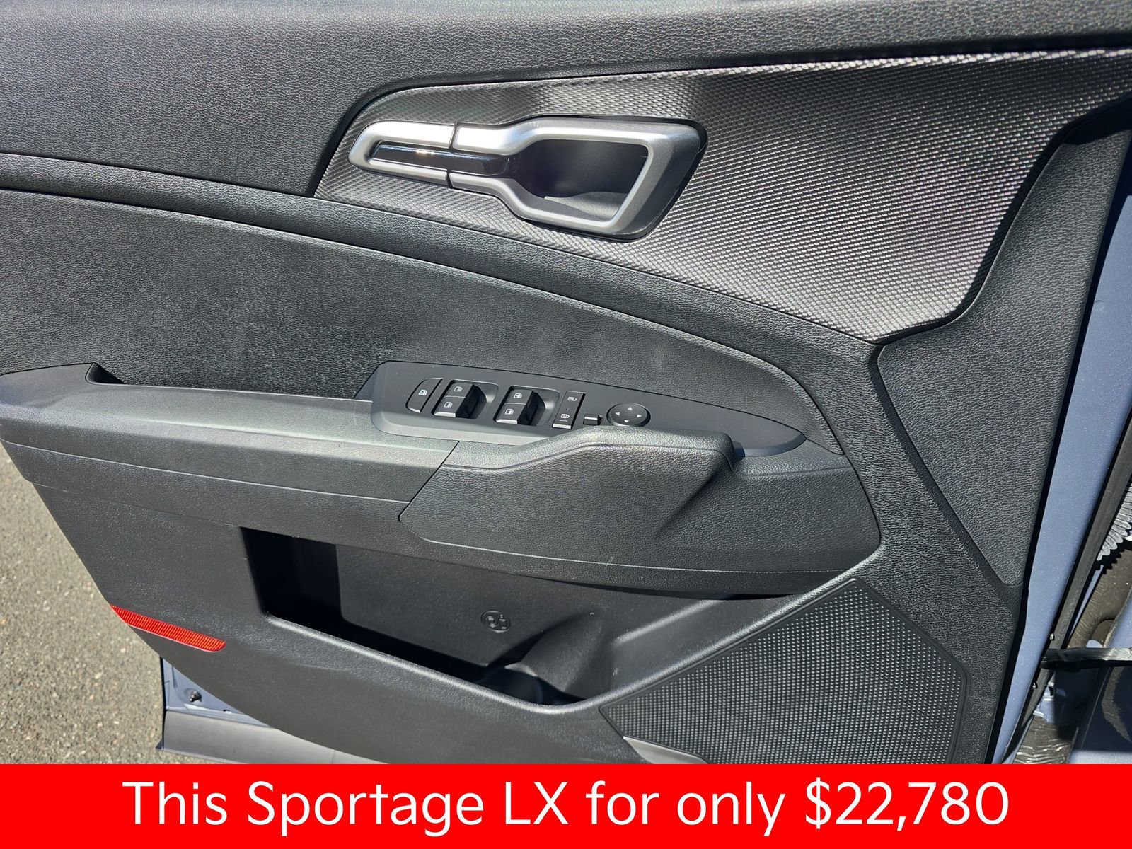 Used 2025 Kia Sportage LX FWD image 32