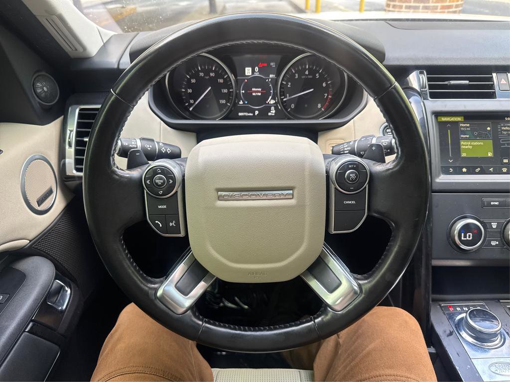 Used 2018 Land Rover Discovery SE AWD/4WD image 17