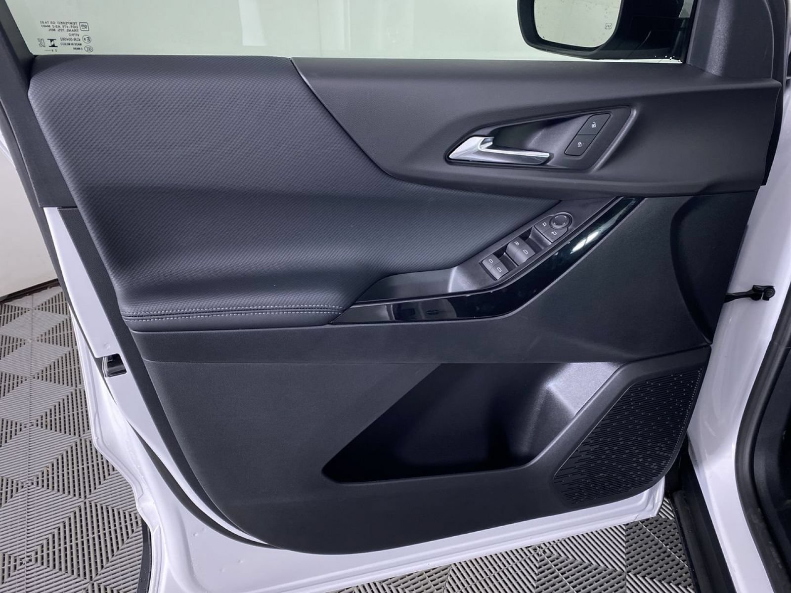 New 2027 Chevrolet Equinox LT w/ LPO, Floor Liner Package AWD/4WD image 12