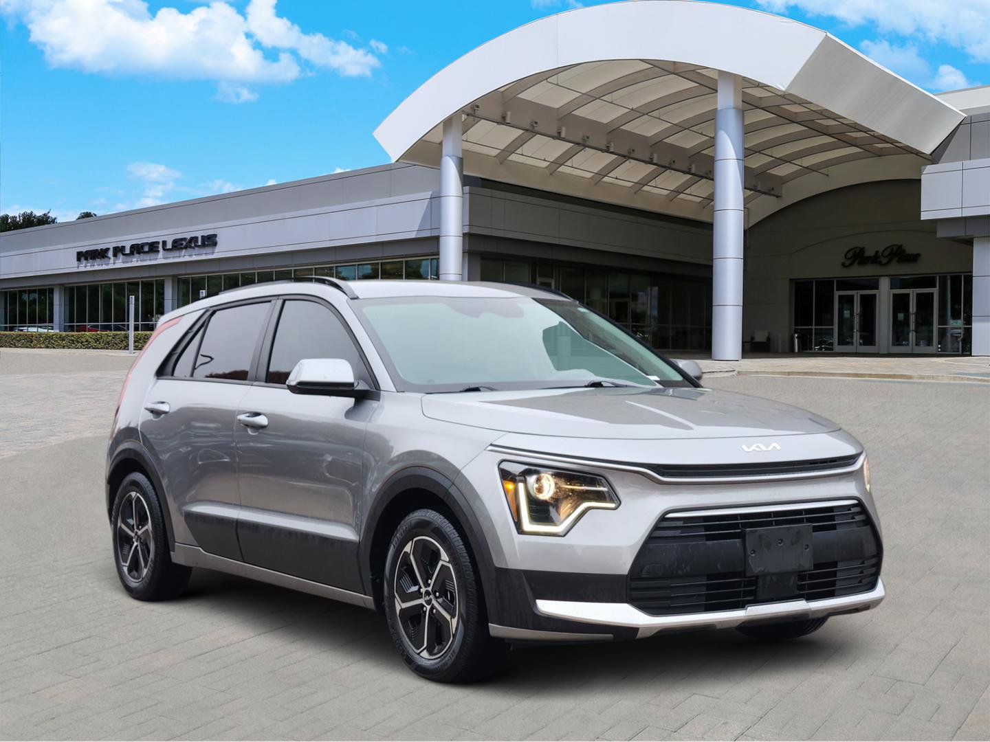 Used 2023 Kia Niro EX image 2