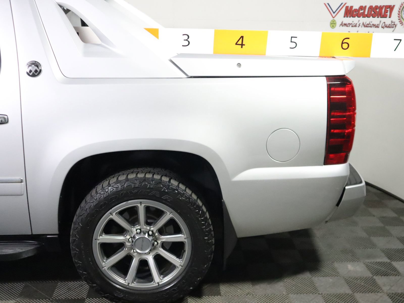 Used 2013 Chevrolet Avalanche LTZ image 15