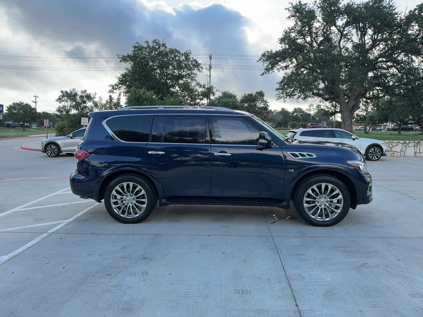 Used 2017 INFINITI QX80 2WD w/ Driver Assistance Package image 7