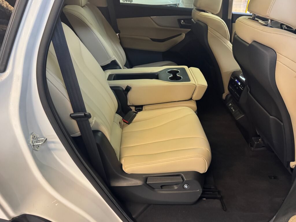 Certified 2023 Acura MDX SH-AWD image 35