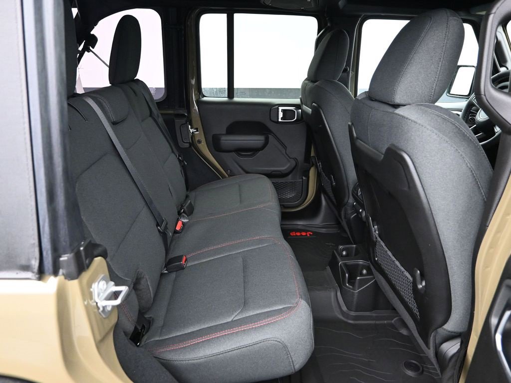 Certified 2025 Jeep Wrangler Unlimited Rubicon w/ Technology Group image 16