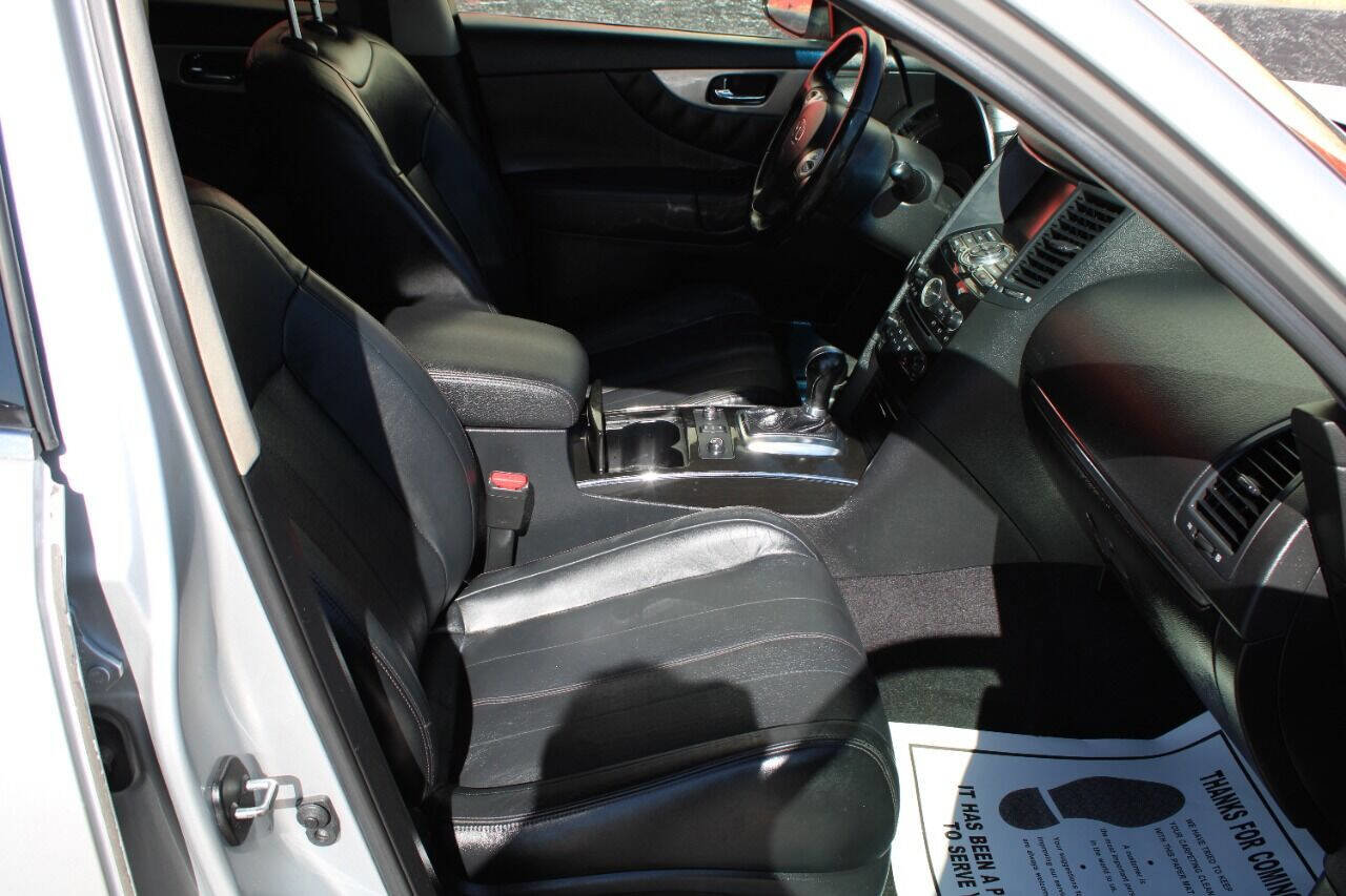 Used 2017 INFINITI QX70 2WD image 16