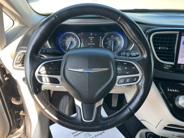 Used 2021 Chrysler Pacifica Touring-L FWD image 25