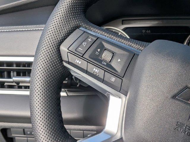 New 2026 Mitsubishi Outlander SE FWD image 16