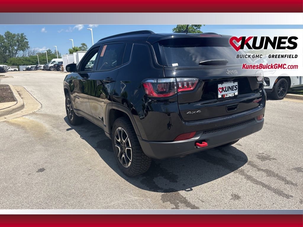 Used 2024 Jeep Compass Trailhawk image 8
