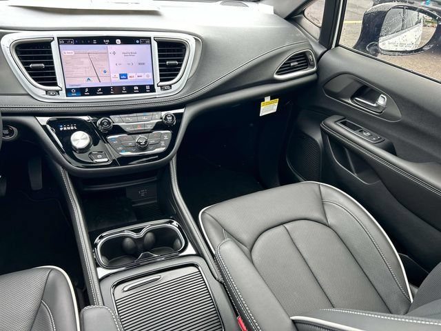 New 2027 Chrysler Pacifica Limited FWD image 15