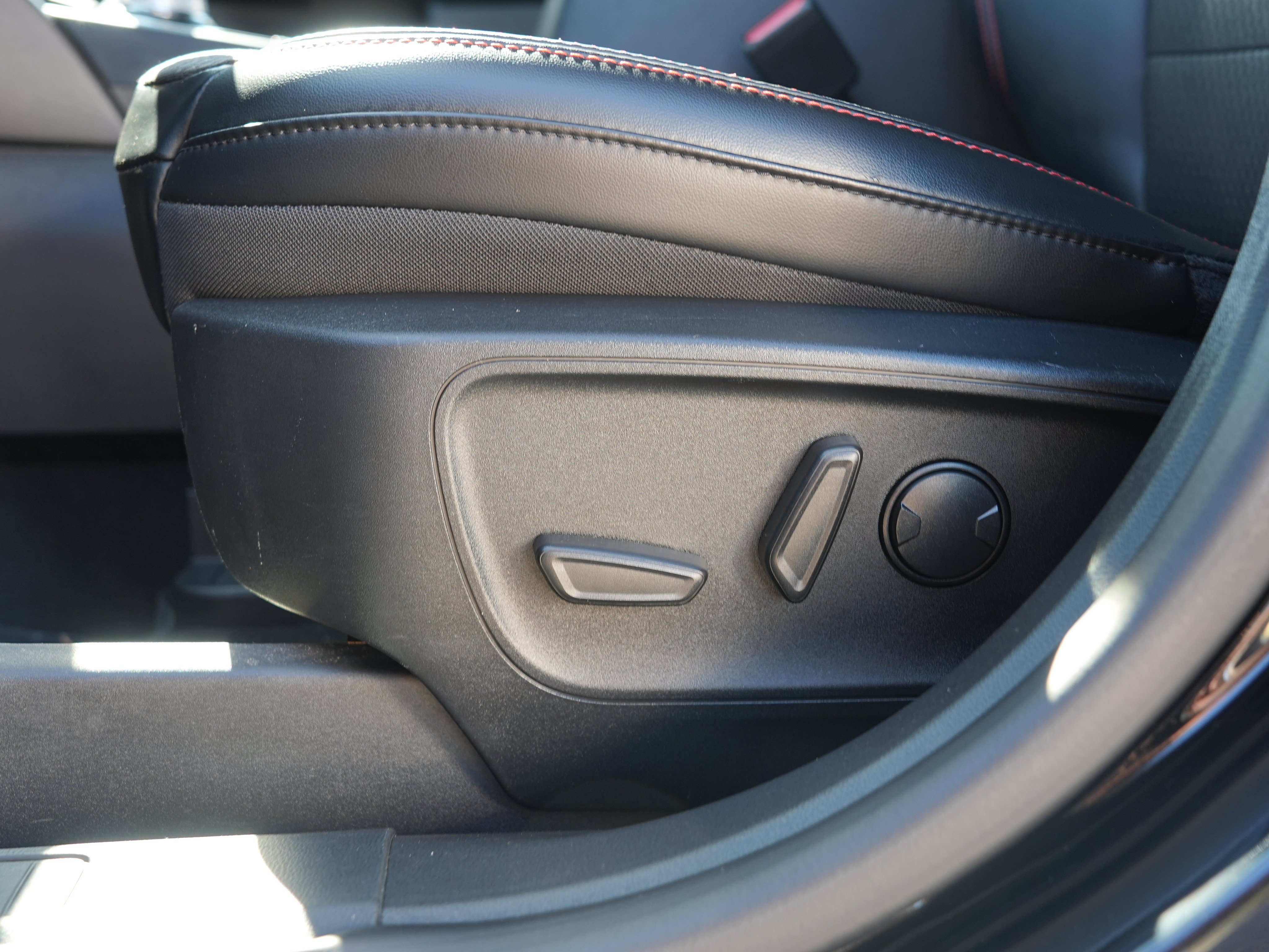 Used 2024 Ford Escape ST-Line w/ Tech Pack #1 AWD/4WD image 17