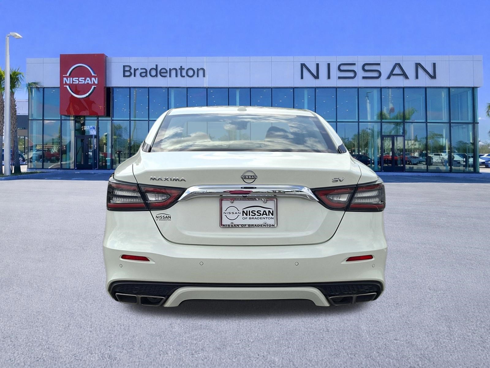 Used 2023 Nissan Maxima SV w/ Floor Mat Group FWD image 6