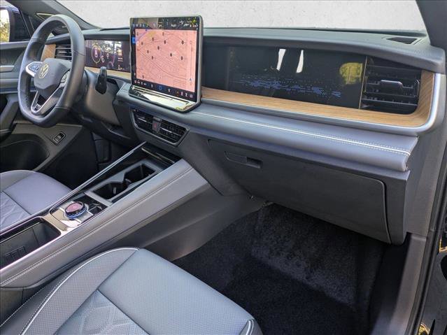 Used 2025 Volkswagen Tiguan SEL R-Line image 21