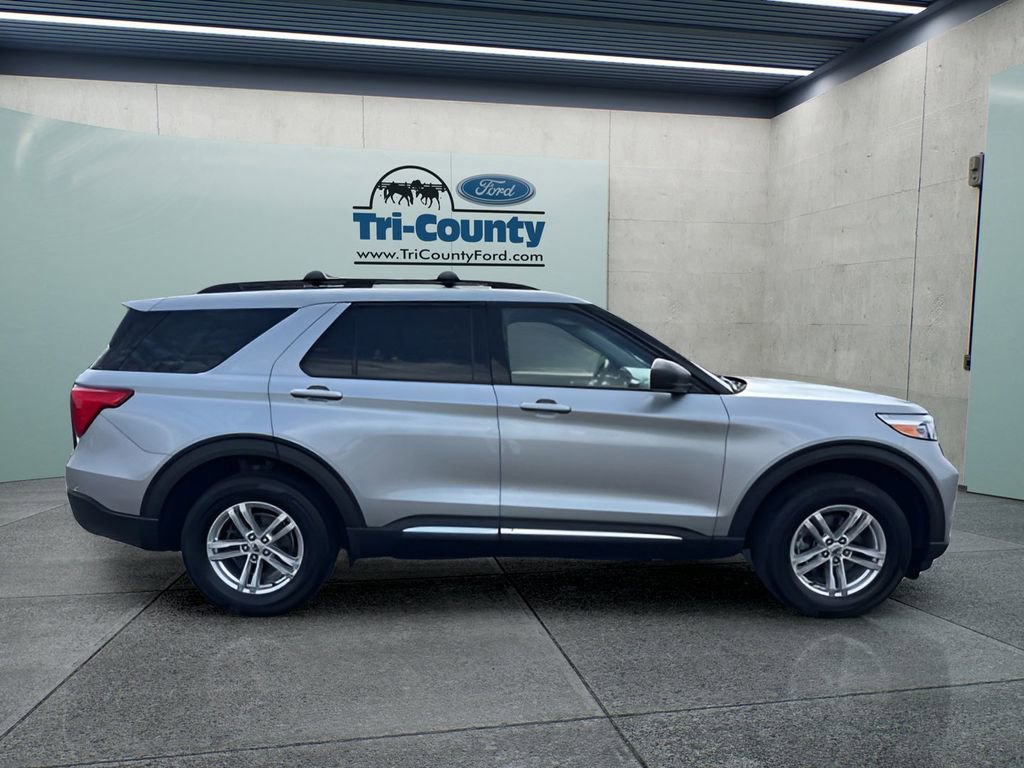 Used 2023 Ford Explorer XLT w/ Equipment Group 202A image 8