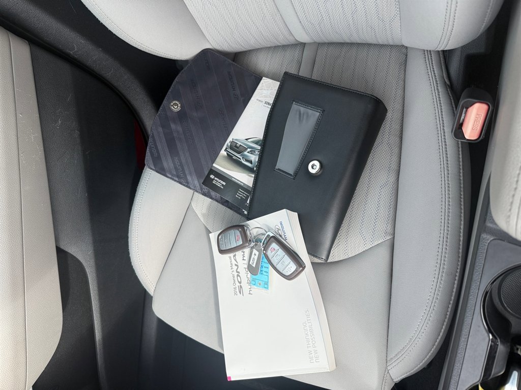 Used 2016 Hyundai Sonata SE image 16