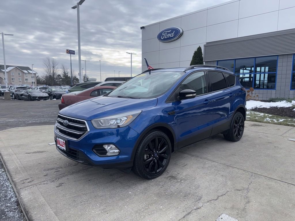Used 2017 Ford Escape Titanium image 2