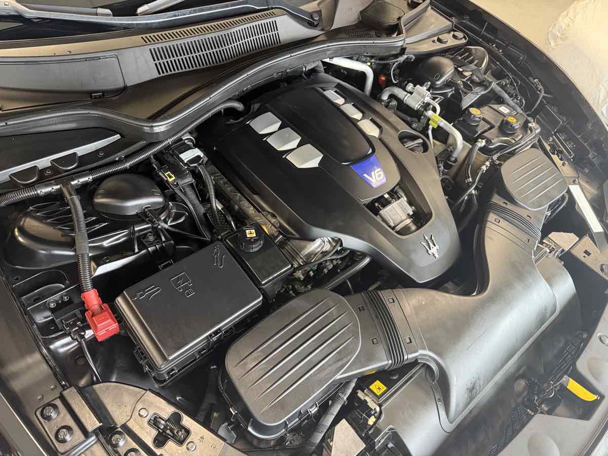 Used 2017 Maserati Ghibli S RWD image 32