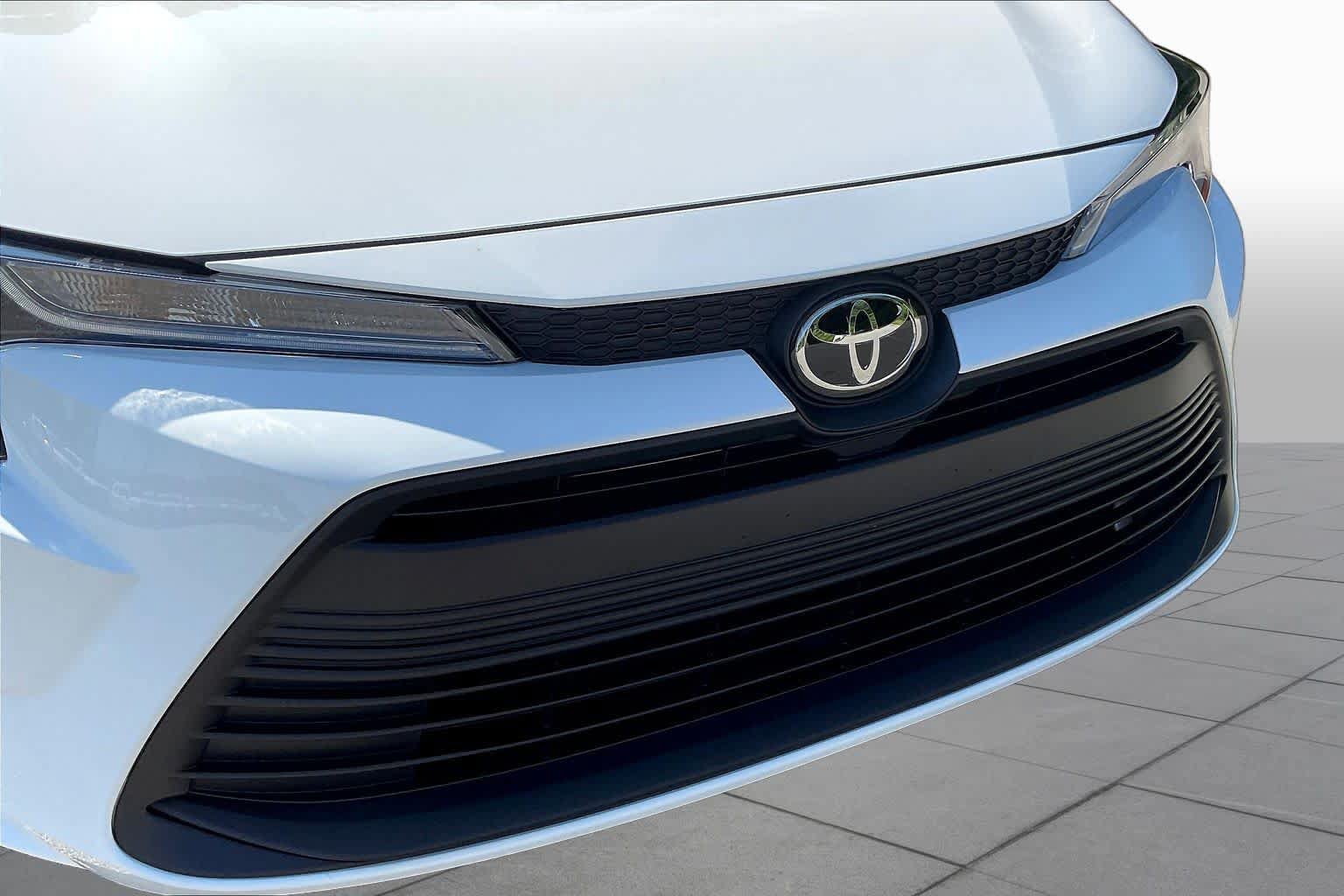 Used 2026 Toyota Corolla LE FWD image 29