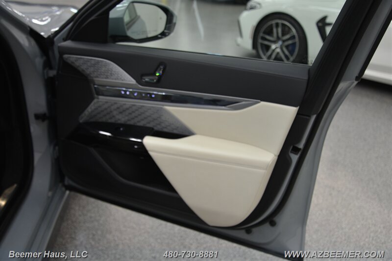 Used 2023 BMW 760i xDrive w/ Executive Package AWD/4WD image 44