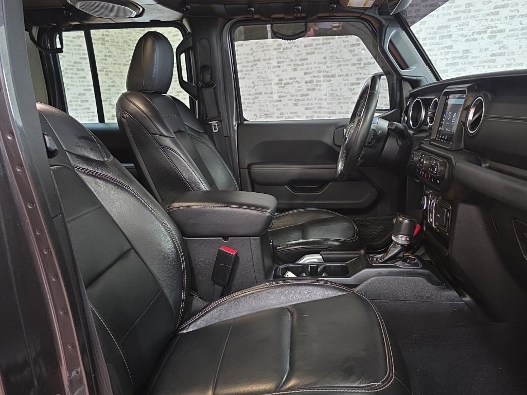 Used 2022 Jeep Wrangler Unlimited Sahara w/ Cold Weather Group image 15