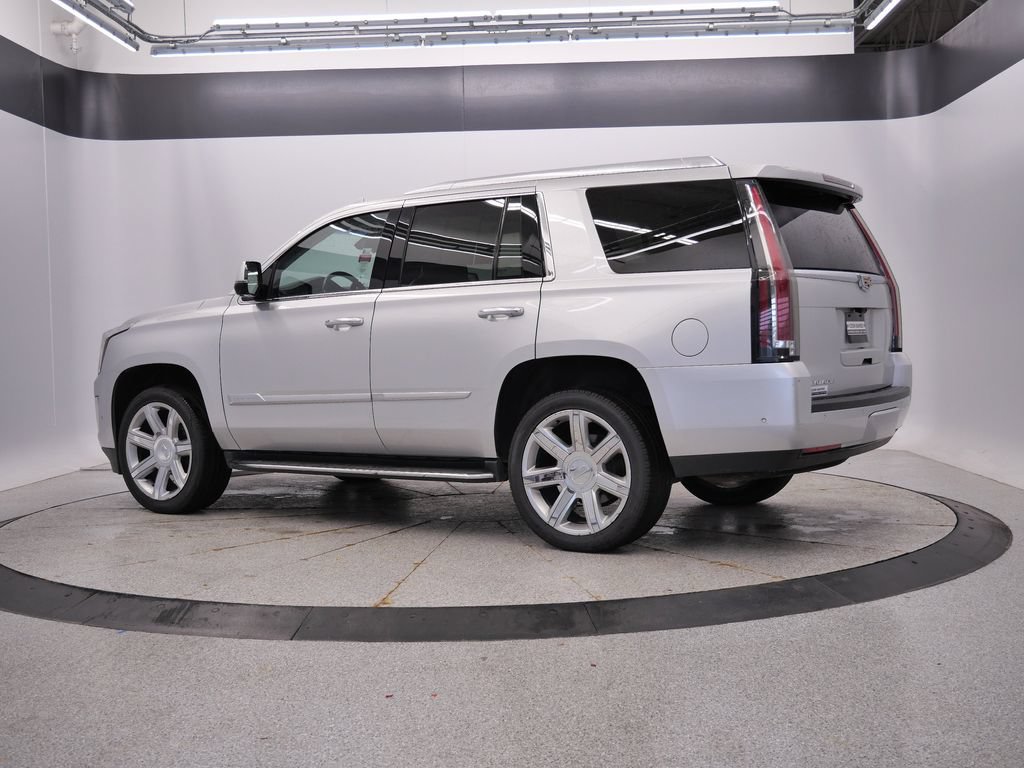 Used 2018 Cadillac Escalade Luxury AWD/4WD image 3