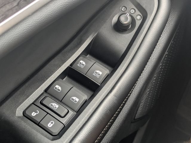 Used 2023 Jeep Grand Cherokee Limited AWD/4WD image 29