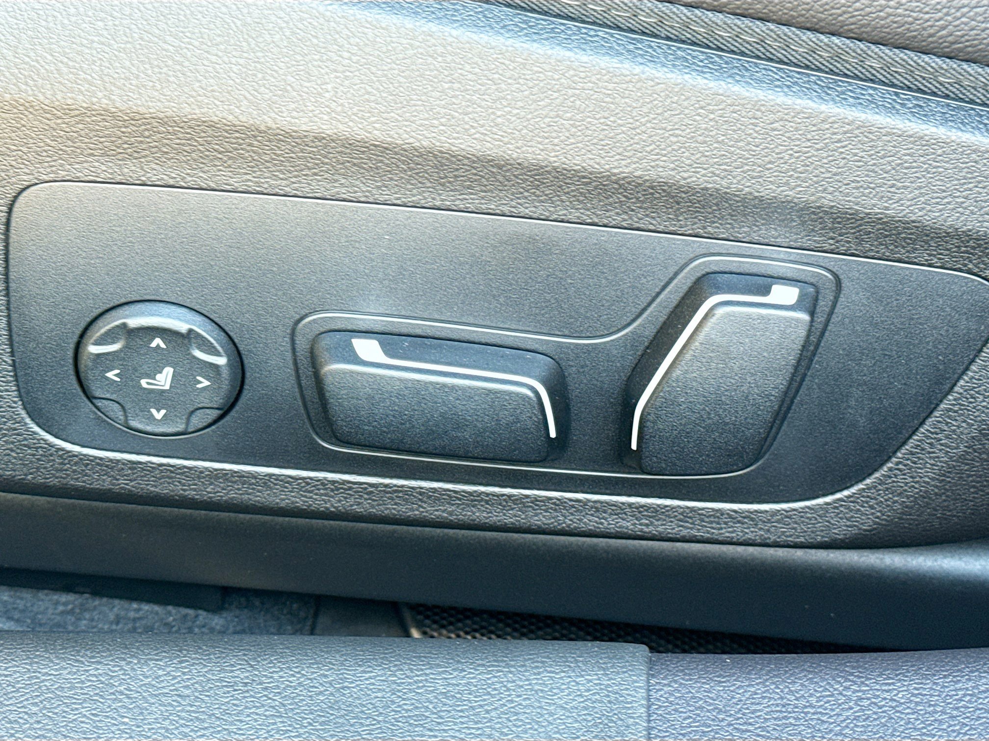 New 2026 BMW 330i Sedan w/ Convenience Package image 26