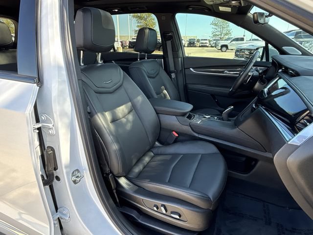Used 2025 Cadillac XT6 Sport w/ Technology Package AWD/4WD image 32