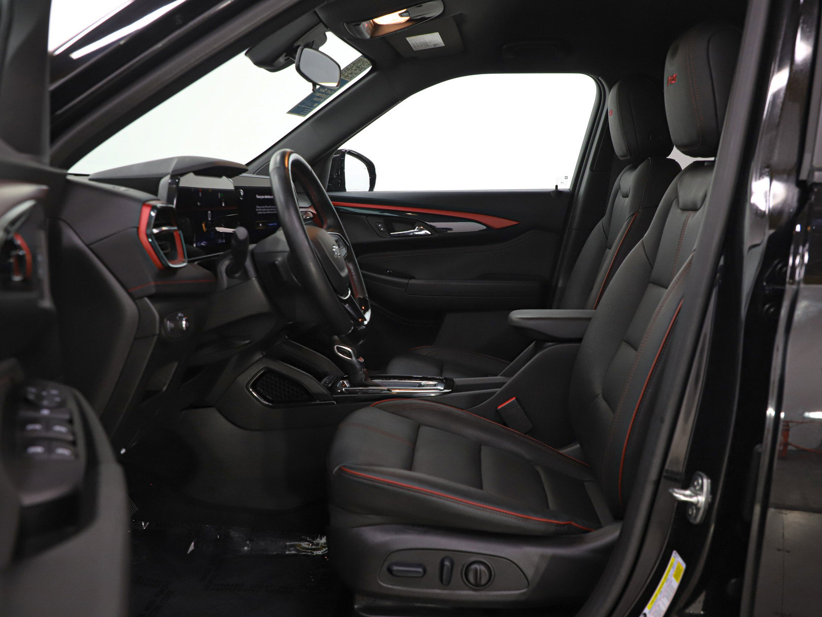 Used 2024 Chevrolet TrailBlazer RS w/ Driver Confidence Package image 22