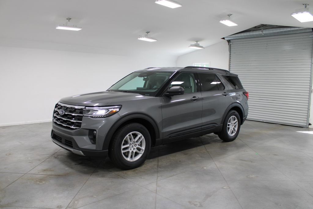 New 2026 Ford Explorer Active RWD image 3