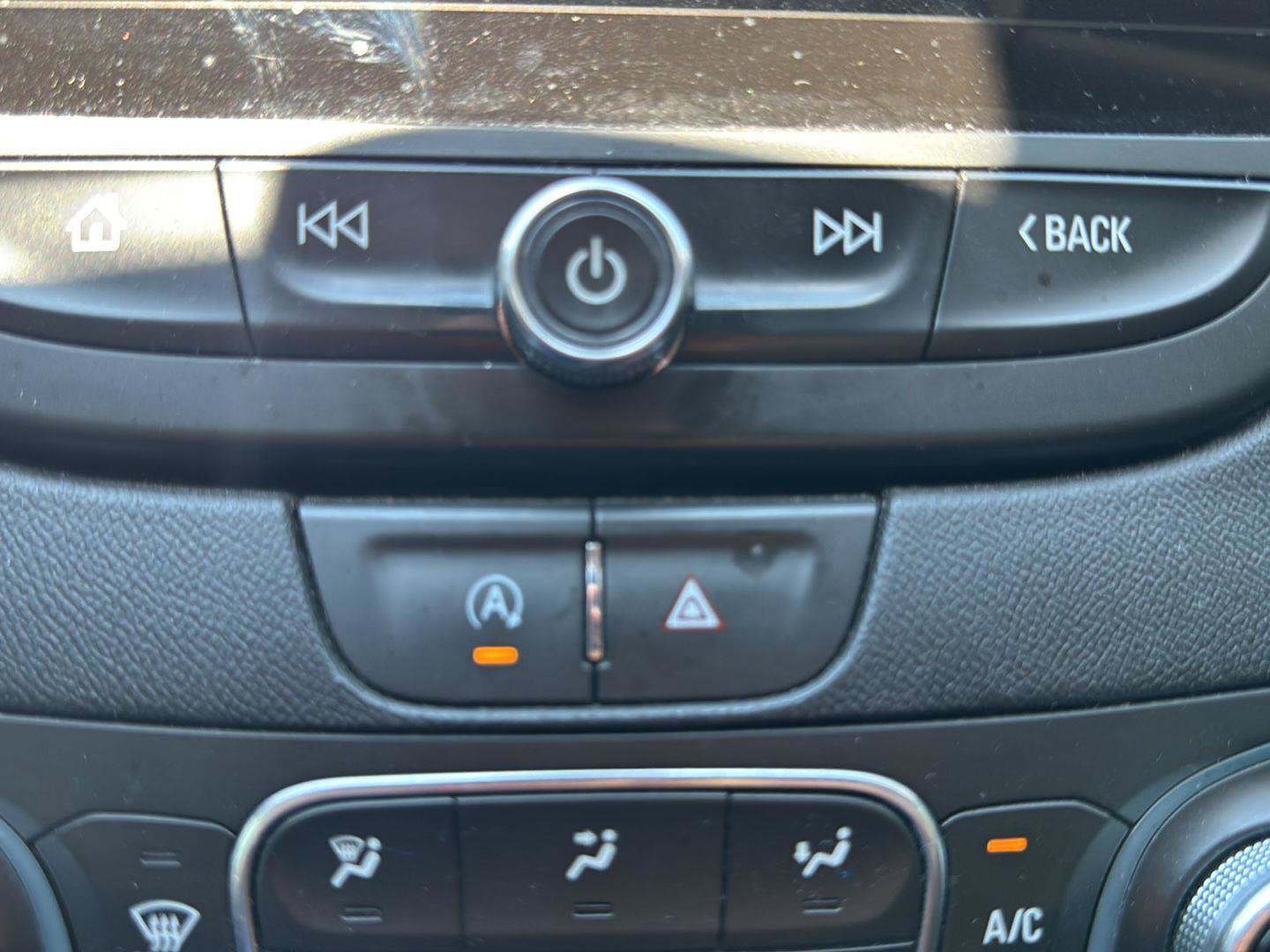 Used 2020 Chevrolet Malibu LT FWD image 17