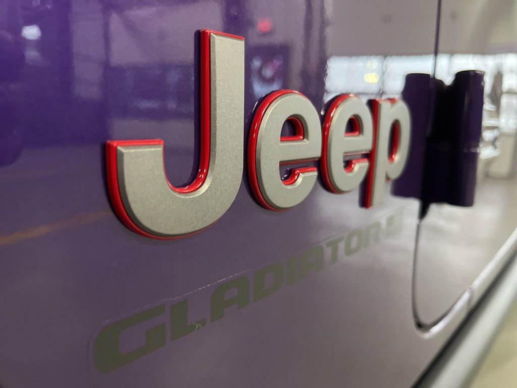 New 2026 Jeep Gladiator Rubicon w/ Steel Power Dome Hood Package AWD/4WD image 13