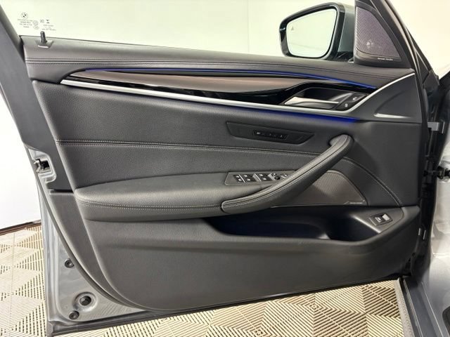 Used 2023 BMW M550i xDrive w/ Executive Package AWD/4WD image 10