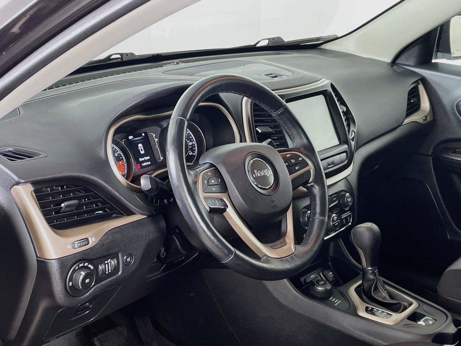 Used 2014 Jeep Cherokee Latitude w/ Comfort/Convenience Group AWD/4WD image 23