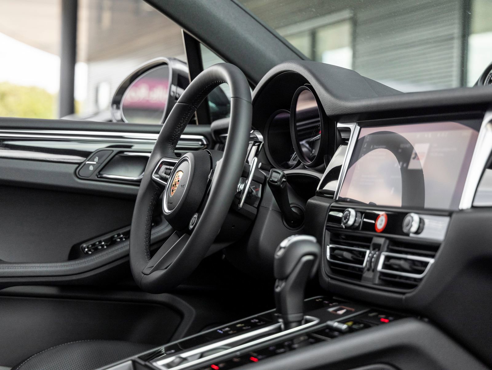 Certified 2026 Porsche Macan AWD/4WD image 44