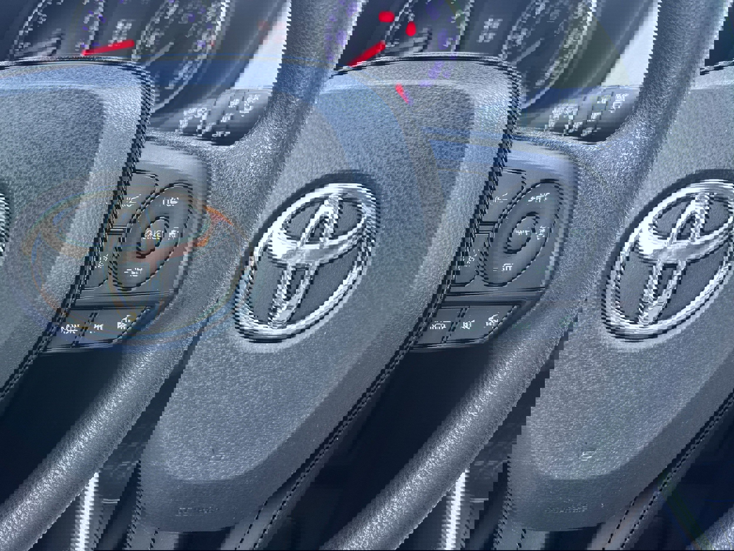 Used 2019 Toyota RAV4 XLE image 18