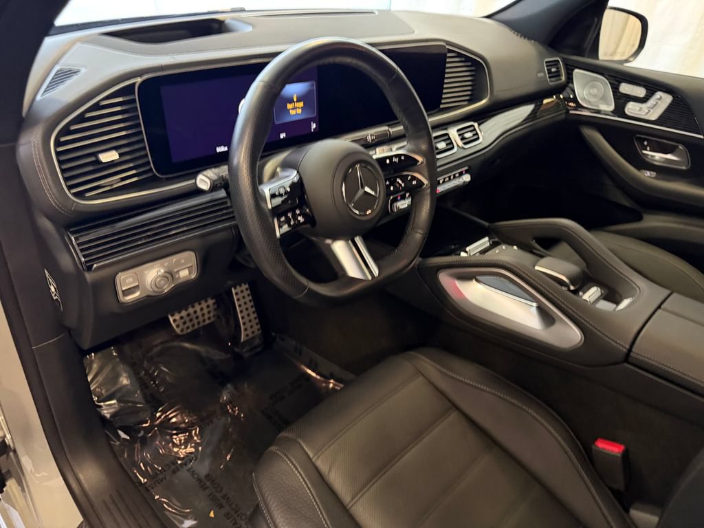 Used 2025 Mercedes-Benz GLS 450 4MATIC image 4