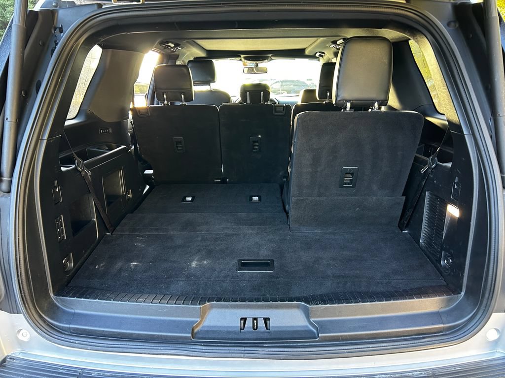 Used 2019 Ford Expedition XLT w/ Equipment Group 202A AWD/4WD image 32