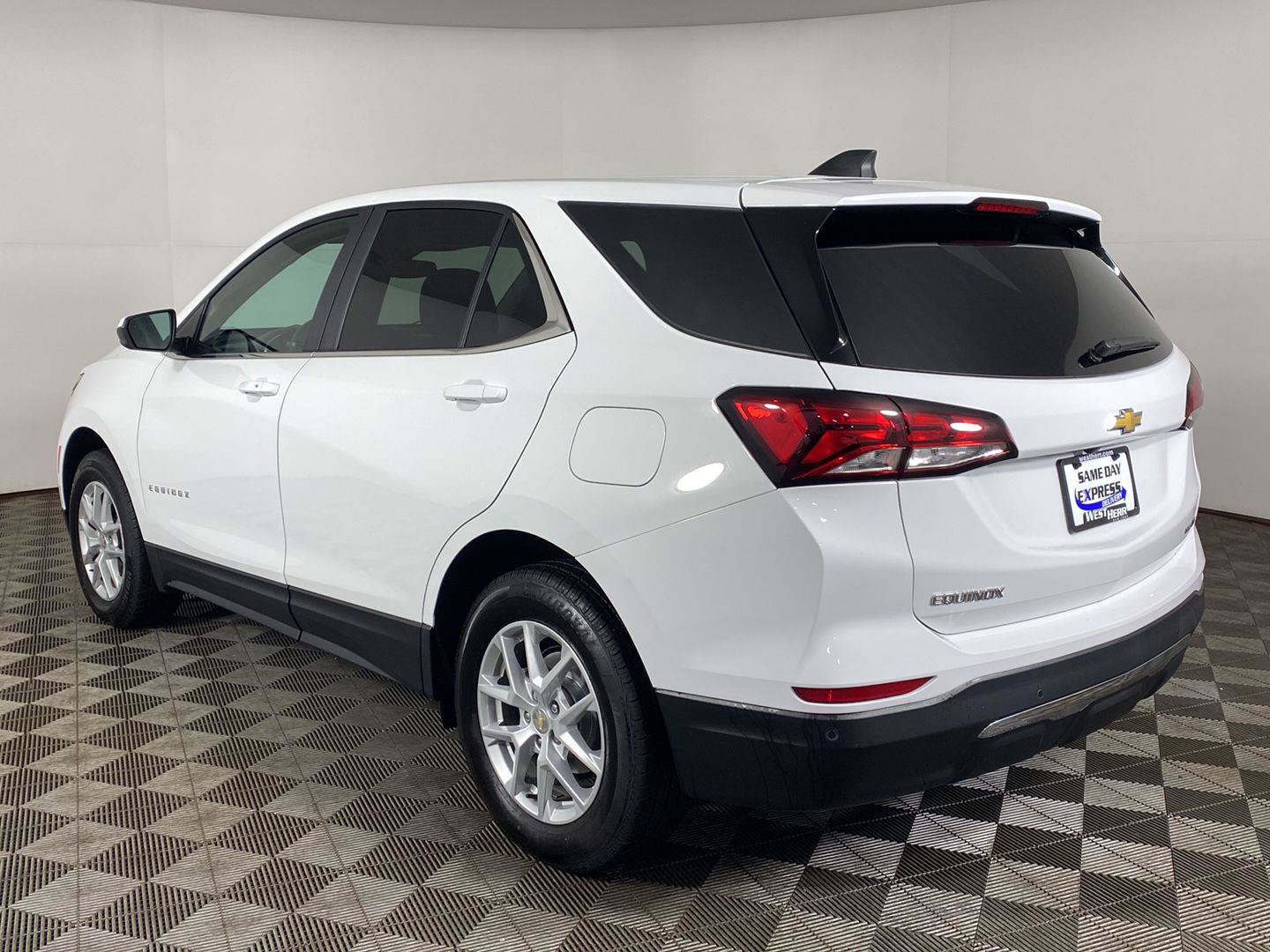 Used 2023 Chevrolet Equinox LT AWD/4WD image 30