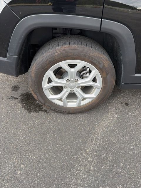 Used 2024 Jeep Compass Latitude image 30